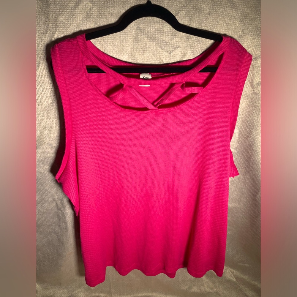 See in love women’s size 3X sleeveless top. Great quality like new condition.